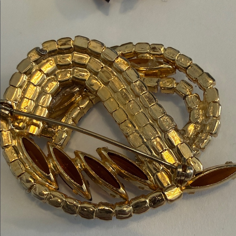 Elegant Gold and Brown Fashion Earrings and Brooch Set (set of 3) - Picture 3 of 6